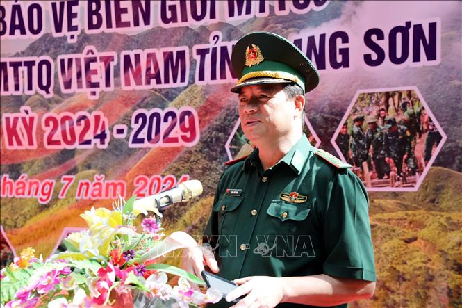 Đại tá Trịnh Hữu Tăng, Chính ủy Bộ Chỉ huy Bộ đội Biên phòng tỉnh Lạng Sơn phát biểu tại lễ khánh thành. Ảnh: Văn Đạt - TTXVN