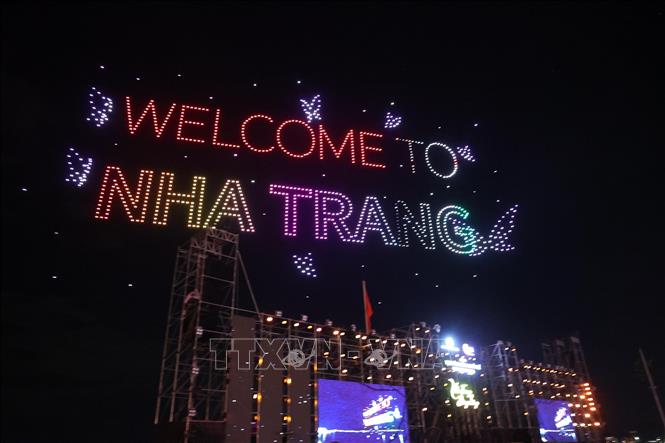 Trình diễn thi đấu ánh sáng bằng thiết bị bay không người lái của đội Trung Quốc. Ảnh: Đặng Tuấn - TTXVN
