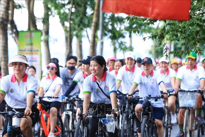 Đông đảo người dân Thủ đô tham gia Ngày hội đạp xe Hành trình xanh 