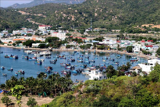 Vinh Hy bay, Ninh Thuan province has a tourism village with clean beach and green hills. VNA Photo