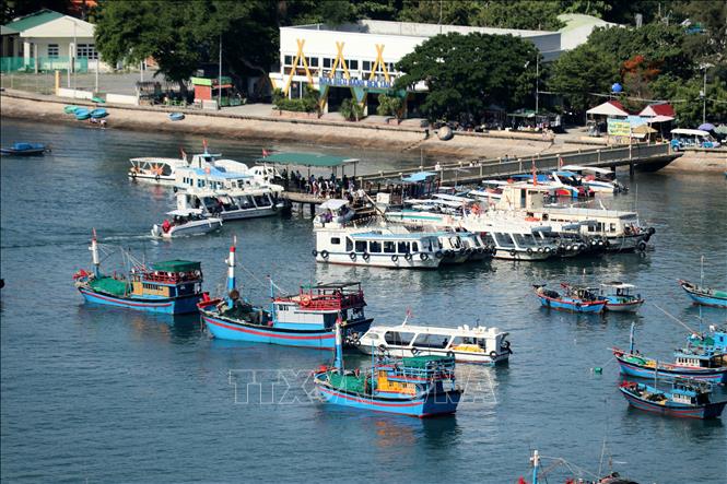 A dock of tourist boats in Vinh Hy bay, Ninh Thuan province. VNA Photo