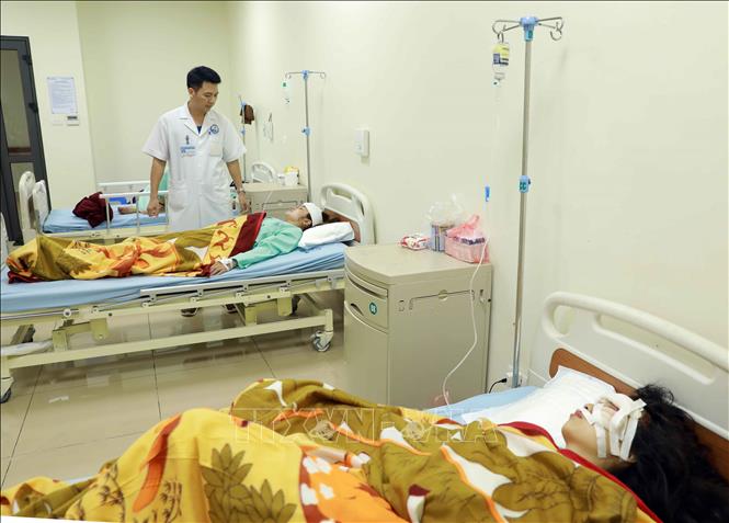 Các bệnh nhân vụ tai nạn đang được điều trị tại Bệnh viện Đa khoa tỉnh Vĩnh Phúc Ảnh: Hoàng Hùng -TTXVN