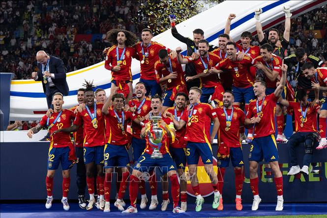 Tại EURO 2024, Tây Ban Nha toàn thắng cả 7 trận ở giải đấu, đánh bại hàng loạt đối thủ tên tuổi để đăng quang ngôi vô địch. Ảnh: THX/TTXVN