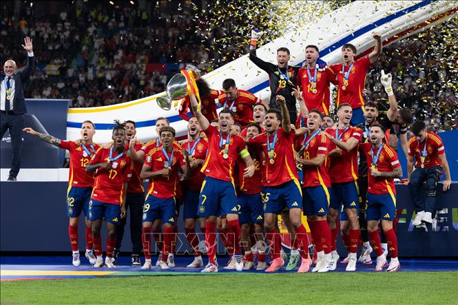Tại EURO 2024, Tây Ban Nha toàn thắng cả 7 trận ở giải đấu, đánh bại hàng loạt đối thủ tên tuổi để đăng quang ngôi vô địch. Ảnh: THX/TTXVN