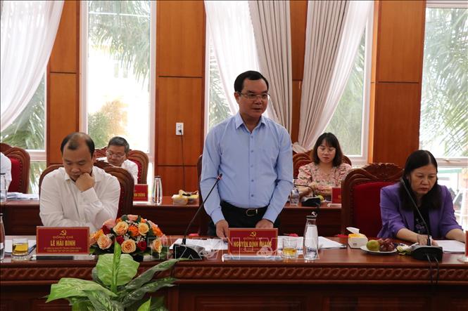 Thành viên Đoàn khảo sát nêu ý kiến tại buổi làm việc. Ảnh: Anh Dũng - TTXVN