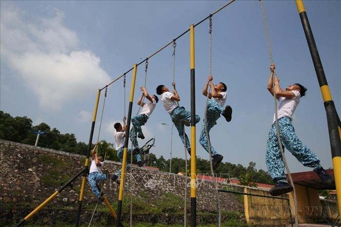 Chiến sĩ Lữ đoàn Đặc công Hải quân 126 thi đua rèn sức, luyện tài trên thao trường. Ảnh: Dương Giang - TTXVN