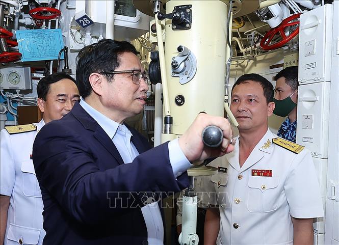 Thủ tướng Phạm Minh Chính thăm Lữ đoàn tàu ngầm 189 tại Cam Ranh (Khánh Hoà), chiều 12/3/2022. Ảnh: Dương Giang-TTXVN