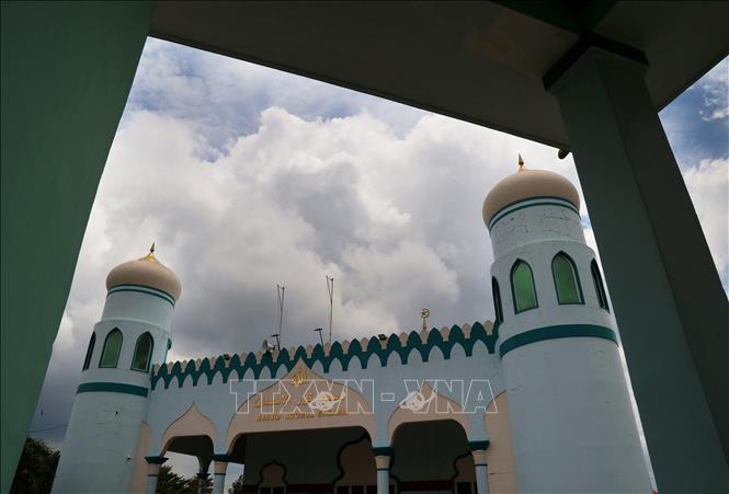 Kiến trúc Hồi giáo của thánh đường Masjid Nourul Ehsaan. Ảnh: Hồng Đạt - TTXVN
