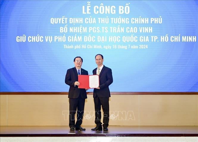 PGS.TS Trần Cao Vinh được bổ nhiệm làm Phó Giám đốc Đại học Quốc gia Thành phố Hồ Chí Minh. Ảnh: Thu Hoài - TTXVN