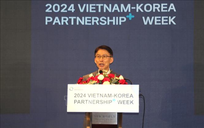 Lee Ji Hyung, Director of Economic and Commercial Cooperation at KOTRA, addresses the event. VNA Photo: Mỹ Phương 