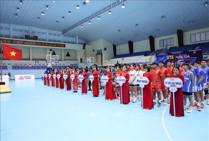 Tham dự giải có 12 đội với gần 200 vận động viên. Ảnh: Hoài Thu – TTXVN.