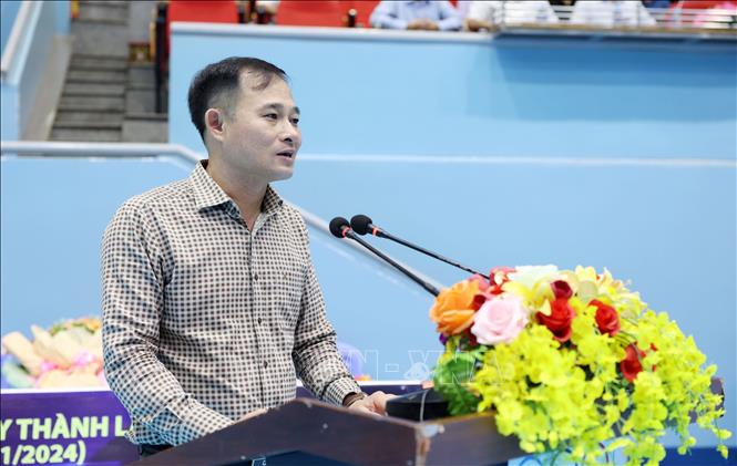 Ông Lê Phúc Long, Phó Giám đốc Sở Văn hóa, Thể thao và Du lịch tỉnh Đắk Lắk, Phó Trưởng Ban Tổ chức phát biểu khai mạc giải. Ảnh: Hoài Thu – TTXVN.