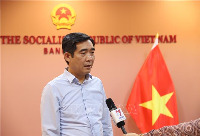 Đại sứ Việt Nam tại Thái Lan Phạm Việt Hùng trả lời phỏng vấn phóng viên TTXVN tại Bangkok về vụ việc. Ảnh: Huy Tiến - PV TTXVN tại Bangkok