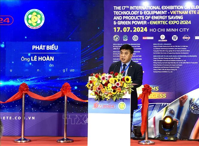 Ông Lê Hoàng Tài, Phó Cục trưởng Cục Xúc tiến Thương mại, Bộ Công thương, phát biểu tại lễ khai mạc chuỗi triển lãm. Ảnh: Mỹ Phương – TTXVN.
