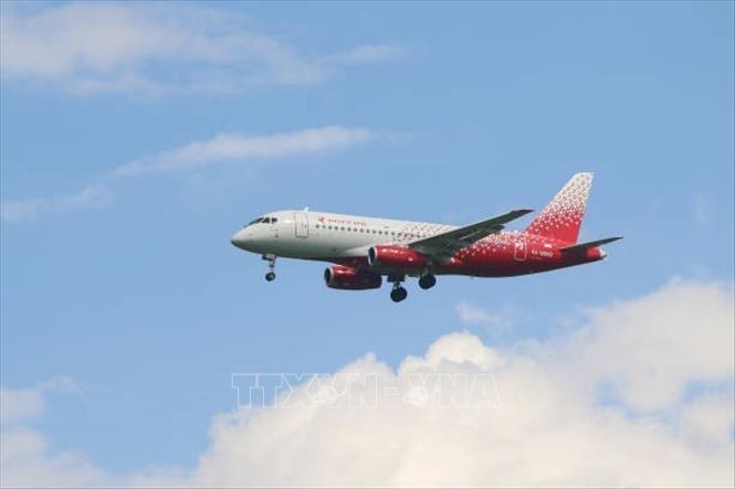 (Tư liệu) Máy bay của hãng hàng không Rossiya Airlines chuẩn bị hạ cánh xuống sân bay Pulkovo ở St. Petersburg, Nga. Ảnh: Getty Images/TTXVN