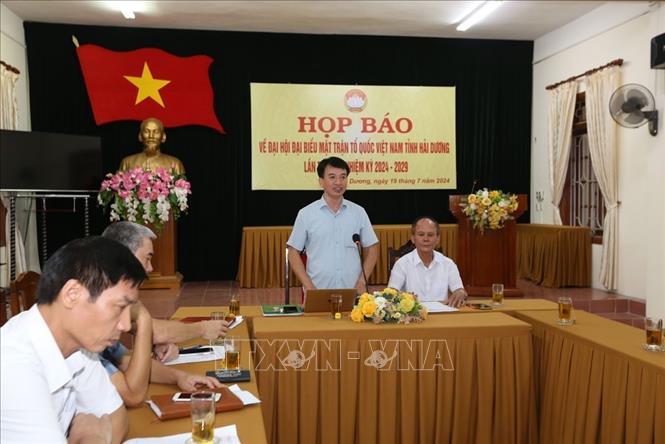Chủ tịch MTTQ Việt Nam tỉnh Hải Dương Nguyễn Đức Tuấn phát biểu tại họp báo. Ảnh: Mạnh Minh - TTXVN