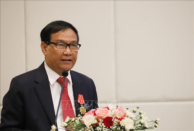 Phó Chủ tịch Trung ương Hội Hữu nghị Lào-Việt Nam Bouangeun Xaphouvong phát biểu sau khi được nhận Huân chương Hữu nghị của Nhà nước Việt Nam. Ảnh: Xuân Tú - PV TTXVN tại Lào
