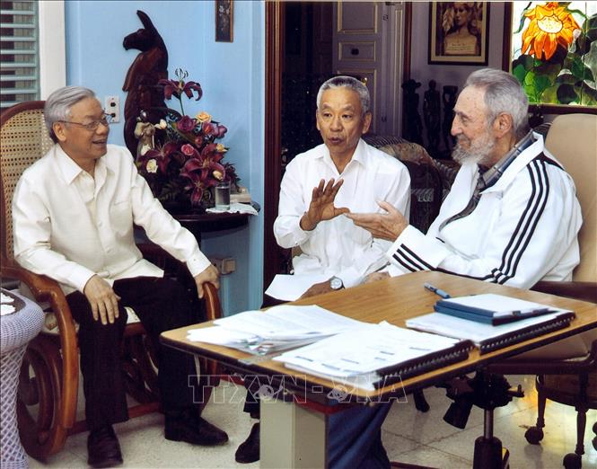 Tổng Bí thư Nguyễn Phú Trọng thăm lãnh tụ Fidel Castro trong chuyến thăm hữu nghị chính thức Cuba, chiều 11/4/2012. Ảnh: TTXVN phát