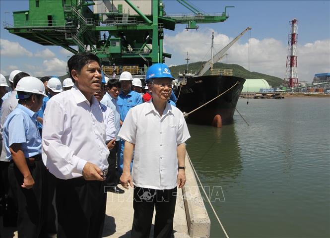Tổng Bí thư Nguyễn Phú Trọng thăm cảng Nghi Sơn, tỉnh Thanh Hóa (1/8/2014). Ảnh: Trí Dũng – TTXVN