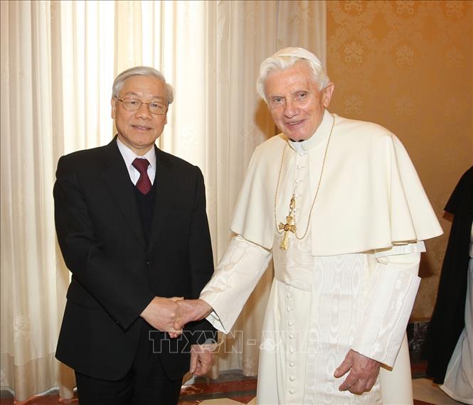 Tổng Bí thư Nguyễn Phú Trọng gặp Giáo hoàng Benedict XVI trong chuyến thăm Tòa thánh Vatican (22/11/2013). Ảnh: Trí Dũng – TTXVN