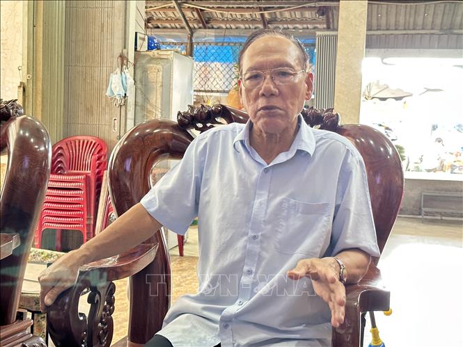 Đảng viên Dương Văn Bé (quận Cái Răng, thành phố Cần Thơ) chia sẻ suy nghĩ, tình cảm của mình trước sự ra đi của Tổng Bí thư Nguyễn Phú Trọng. Ảnh: Thanh Liêm - TTXVN