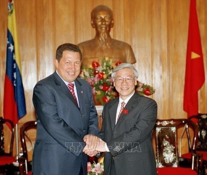 Chủ tịch Quốc hội Nguyễn Phú Trọng tiếp Tổng thống Venezuela Hugo Chavez thăm chính thức Việt Nam (Hà Nội, 31/7/2006). Ảnh: Trí Dũng - TTXVN