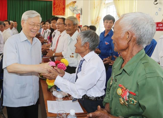 Tổng Bí thư Nguyễn Phú Trọng trong lần về thăm xã miền núi Sơn Hà, huyện Sơn Hòa, tỉnh Phú Yên (3/5/2016). Ảnh: Trí Dũng-TTXVN 