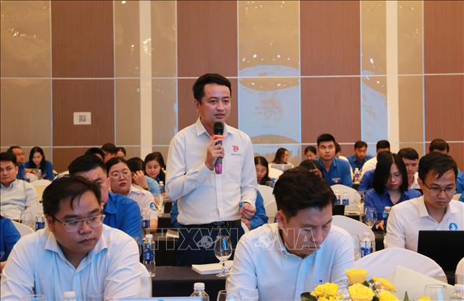Các đại biểu trình bày những khó khăn, vướng mắc và đóng góp ý kiến, hiến kế cho chương trình Tiếp sức mùa thi. Ảnh: Lê Xuân-TTXVN