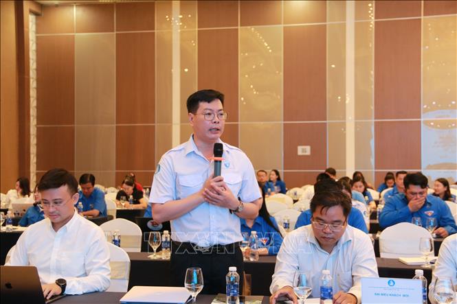 Chủ tịch Hội Sinh viên tỉnh Đồng Nai Võ Văn Trung đóng góp ý kiến, hiến kế cho chương trình Tiếp sức mùa thi. Ảnh: Lê Xuân-TTXVN