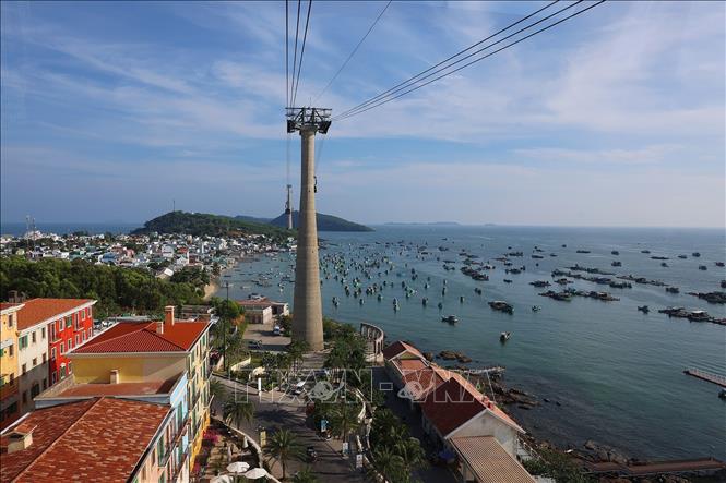 The 7,899 m long Hon Thom cable car is recognized by Guinness World Records as the world's longest 3-wire cable car. VNA Photo: Dương Giang