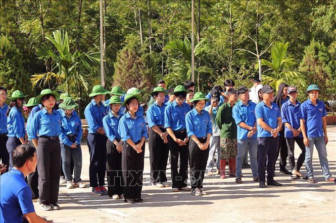 Ngày cao điểm chung tay xây dựng cảnh quan và bảo vệ môi trường nông thôn tại xã Tân Thành, huyện Bắc Sơn. Ảnh: Anh Tuấn – TTXVN