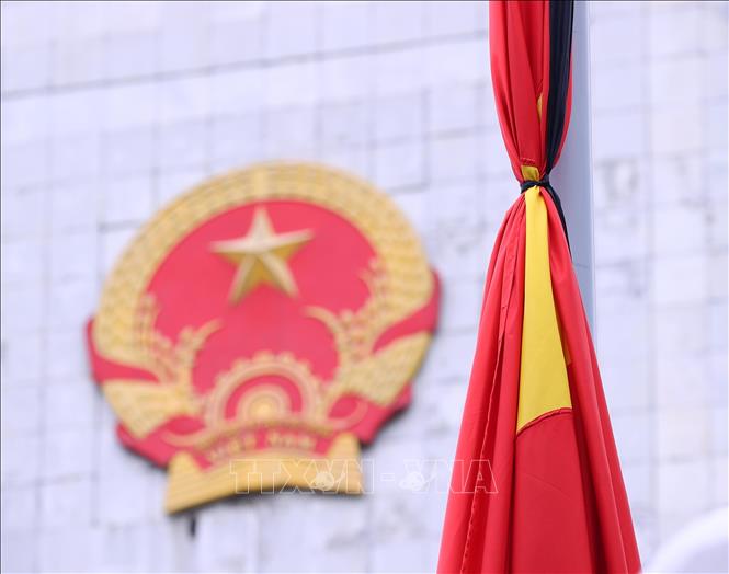 Ủy ban nhân dân thành phố Hà Nội treo cờ rủ tưởng nhớ Tổng Bí thư Nguyễn Phú Trọng. Ảnh: Văn Điệp – TTXVN