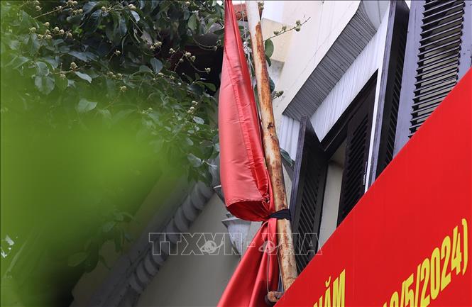 Cờ rủ được treo trước trụ sở Sở Văn hóa và Thể thao Hà Nôi, tưởng nhớ Tổng Bí thư Nguyễn Phú Trọng. Ảnh: Văn Điệp – TTXVN