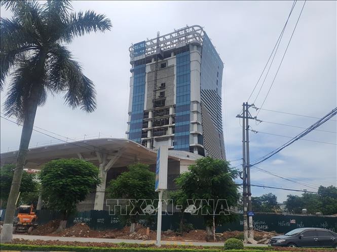 Dự án xây dựng Đài Phát thanh - Truyền hình Vĩnh Phúc với tổng mức đầu tư gần 460 tỷ đồng từ nguồn vốn kế hoạch đầu tư công trung hạn giai đoạn 2021-2025 đang được tổ chức thi công 3 ca để đảm bảo tiến độ, chất lượng theo đúng cam kết với UBND tỉnh. Ảnh: Trọng Lịch - TTXVN