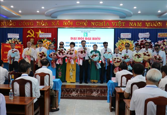 Ban Chấp hành ra mắt đại hội. Ảnh: Nhật Bình - TTXVN