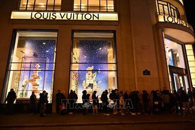 (Tư liệu) Một cửa hàng Louis Vuitton của tập đoàn LVMH ở Paris, Pháp. Ảnh: Getty Images/TTXVN