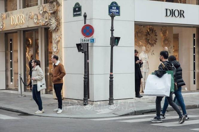 (Tư liệu) Một cửa hàng của tập đoàn LVMH ở Paris, Pháp. Ảnh: Getty Images/TTXVN