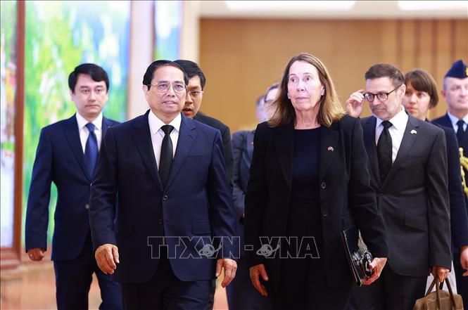 Prime Minister Pham Minh Chinh receives President of the Australian Senate Sue Lines. VNA Photo: Dương Giang