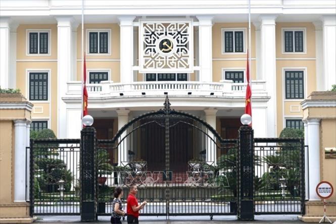 Văn phòng Trung ương Đảng treo cờ rủ sáng 25/7/2024. Ảnh: TTXVN