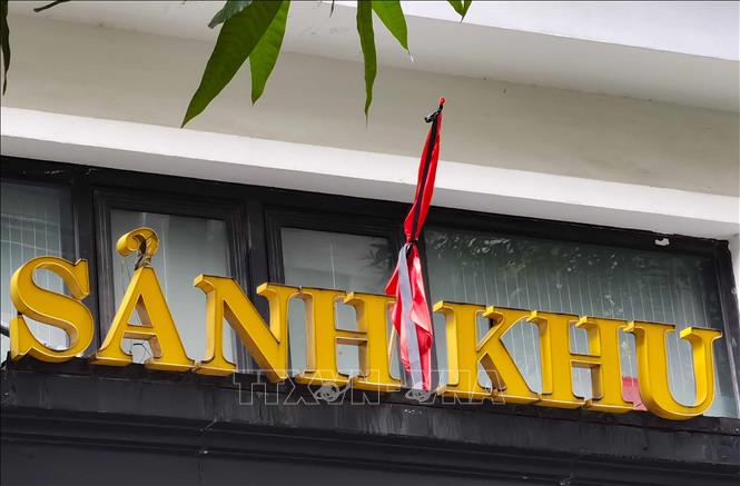 Khu dân cư, khu đô thị treo cờ rủ. Ảnh: Thanh Tùng - TTXVN