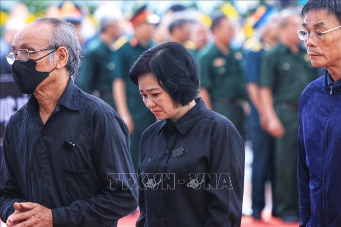 Đông đảo các tầng lớp nhân dân đến viếng Tổng Bí thư Nguyễn Phú Trọng. Ảnh: TTXVN