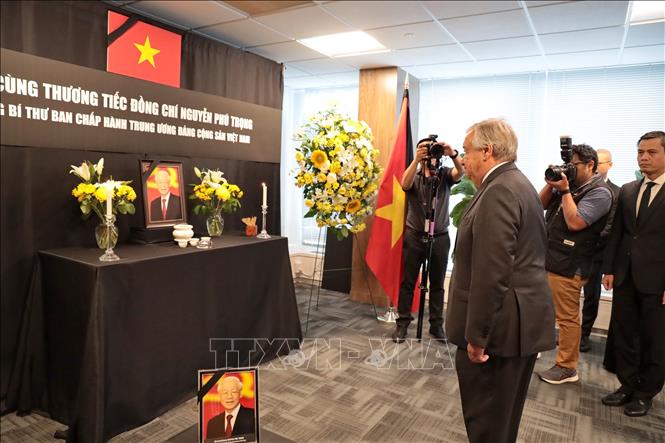 Tổng Thư ký Liên hợp quốc Antonio Guterres viếng Tổng Bí thư Nguyễn Phú Trọng tại Phái đoàn thường trực Việt Nam tại LHQ ở New York (Mỹ). Ảnh: Thanh Tuấn - Phóng viên TTXVN tại Mỹ