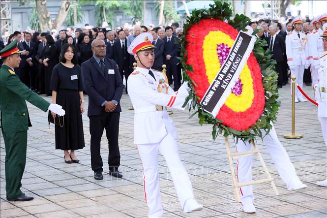 Đoàn Cộng hòa Vanuatu do Bộ trưởng, Tổng Chưởng lý Arnold Kiel Loughman dẫn đầu, viếng Tổng Bí thư Nguyễn Phú Trọng. Ảnh: TTXVN