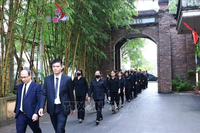 Người dân đến viếng Tổng Bí thư Nguyễn Phú Trọng. Ảnh: TTXVN