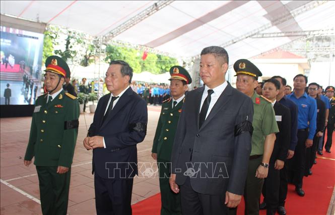 Đoàn đại biểu Thành ủy, HĐND, UBND, Ủy ban MTTQ Việt Nam thành phố Hà Nội thành kính tưởng nhớ Tổng Bí thư Nguyễn Phú Trọng. Ảnh: TTXVN