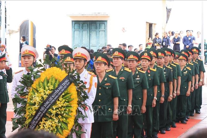 Đoàn Ban chỉ huy Quân sự huyện Đông Anh vào viếng Tổng Bí thư Nguyễn Phú Trọng. Ảnh: TTXVN