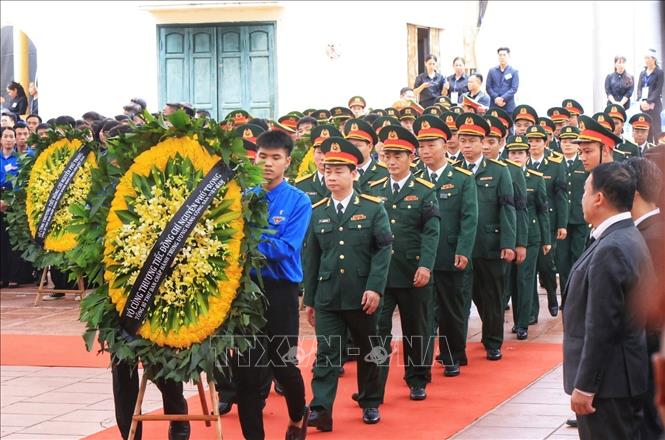 Đoàn Ban chỉ huy Quân sự huyện Đông Anh vào viếng Tổng Bí thư Nguyễn Phú Trọng. Ảnh: TTXVN