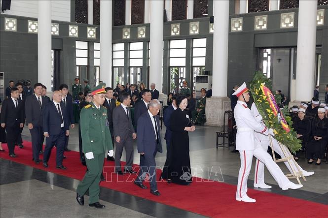 Đoàn Bộ Nội vụ do Bộ trưởng Phạm Thị Thanh Trà dẫn đẫu, viếng Tổng Bí thư Nguyễn Phú Trọng. Ảnh: TTXVN