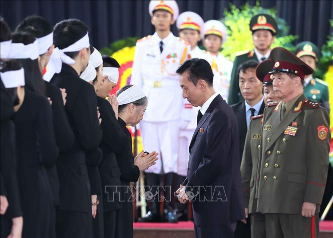 Đoàn CHDCND Triều Tiên do Đại biện lâm thời Đại sứ quán CHDCND Triều Tiên tại Việt Nam Ri Ho Jun làm Trưởng đoàn vào kính viếng Tổng Bí thư Nguyễn Phú Trọng. Ảnh: TTXVN