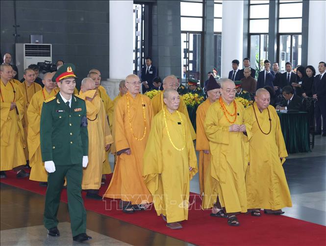 Đoàn Trung ương Giáo hội Phật giáo Việt Nam kính viếng Tổng Bí thư Nguyễn Phú Trọng. Ảnh: TTXVN